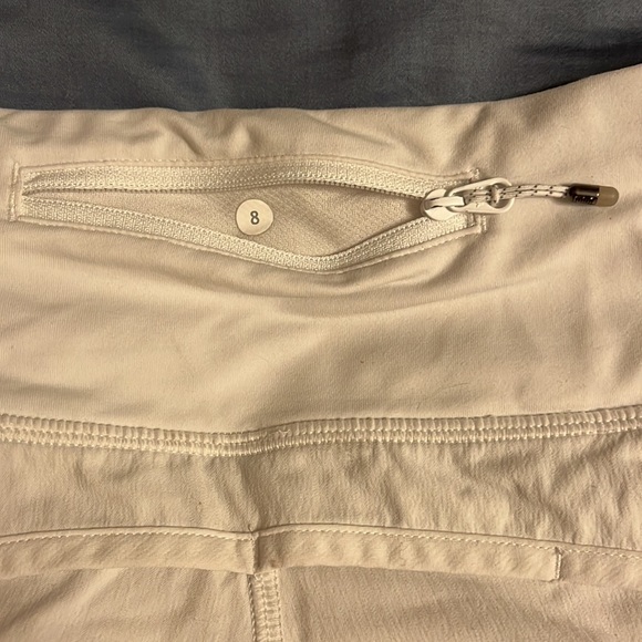 Lululemon size 8 shorts white - Picture 3 of 3